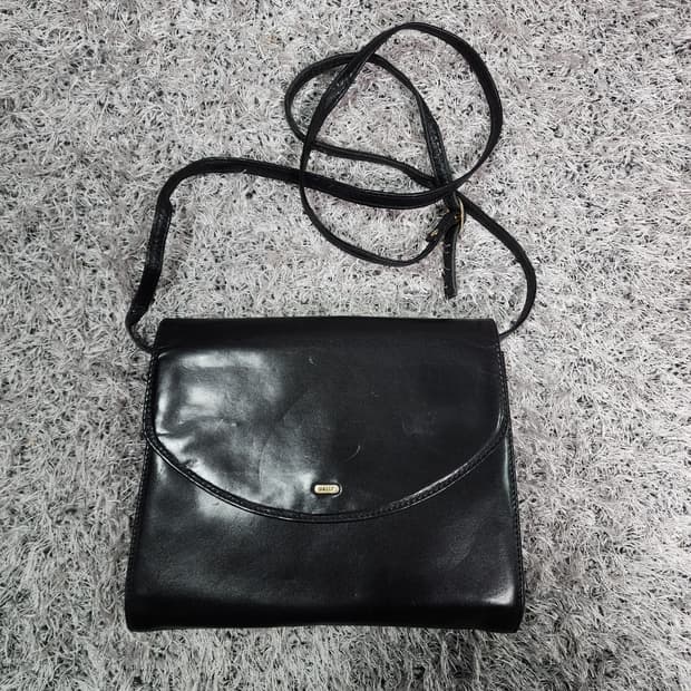 발리 레더 빈티지 크로스백