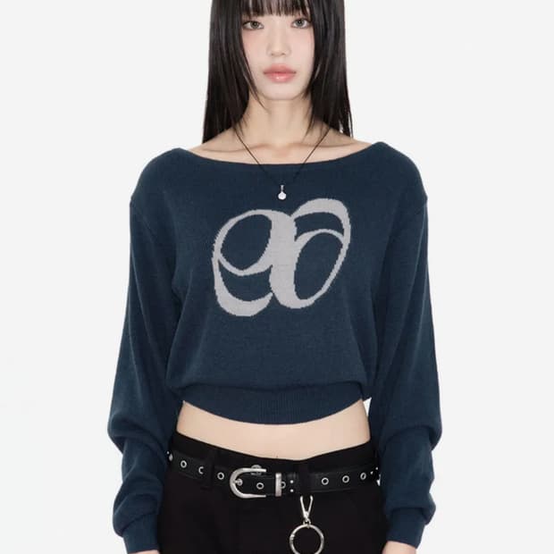 애즈온 보트넥 크롭 니트
