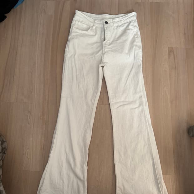 아이보리 부츠컷 청바지