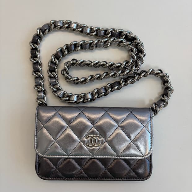 샤넬 메탈릭 그라데이션 퀼팅 백(1회착용)