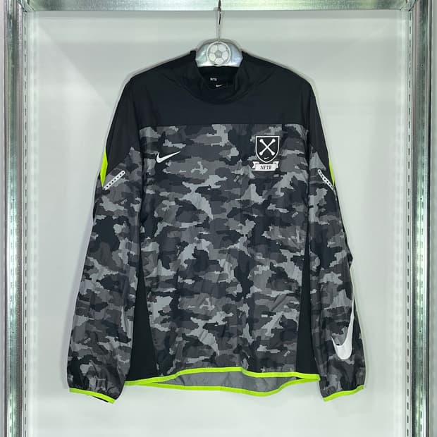 나이키 NFTB 피스테