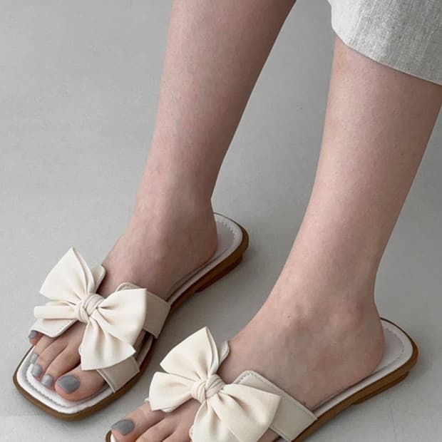 (새상품) 리본스트랩 쪼리 뮬 플랫 슬리퍼(1.5cm) 240