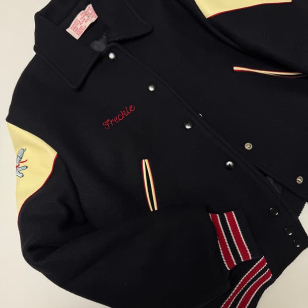 프레클 바시티 자켓 free size