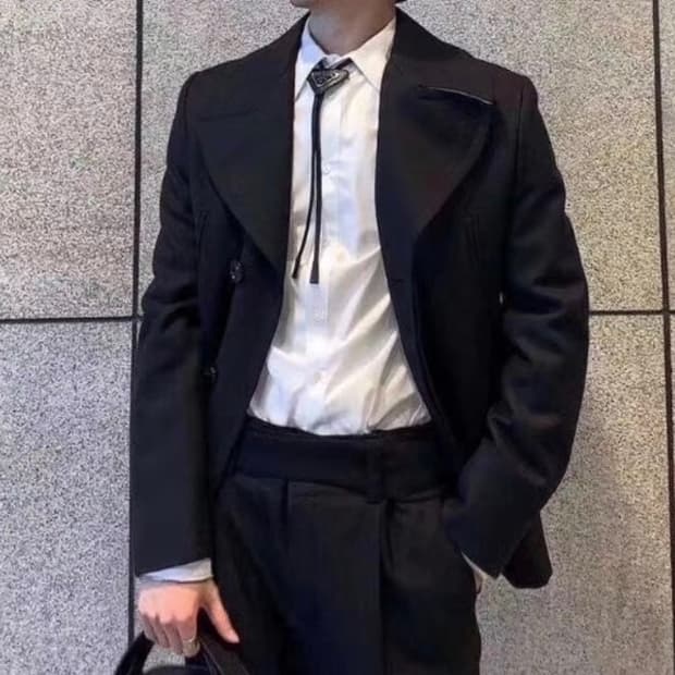 프라다 사피아노 레더 볼로 타이