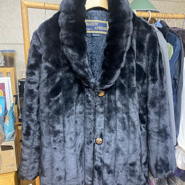 HARDY AMIES 블랙 퍼 코트