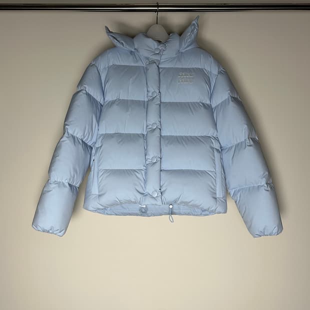 미우미우 테크니컬 폰지 후드 다운 자켓