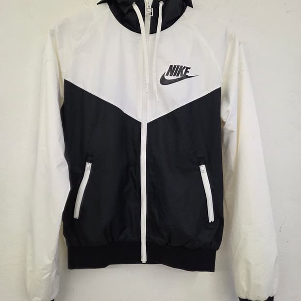 나이키 윈드러너 바람막이 M 화이트/블랙