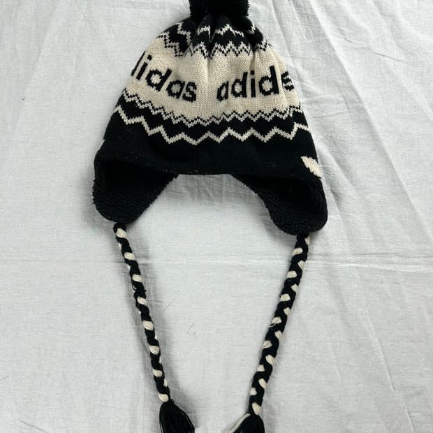 아디다스 이어플랩 비니