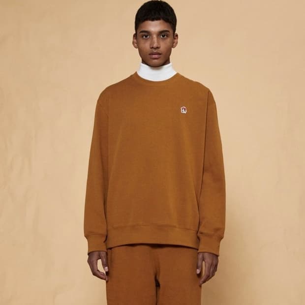 [헤지스 피즈]  웜 라이트 스몰 로고 맨투맨