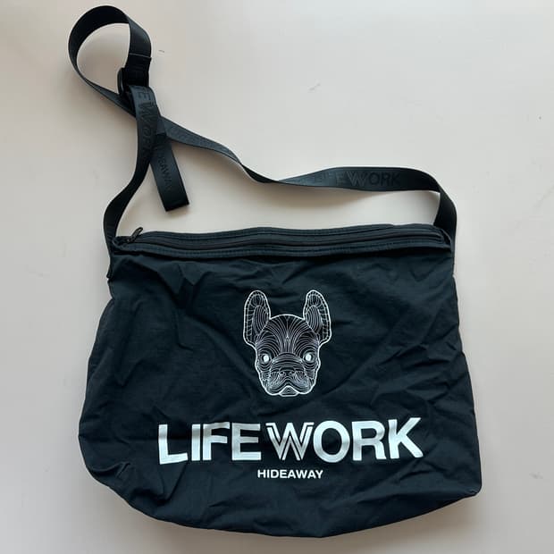 라이프워크 크로스백 가방 팝니다!