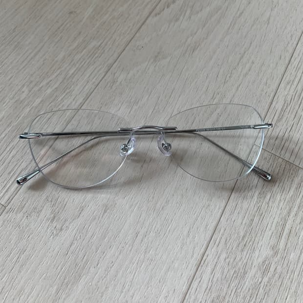 무테안경