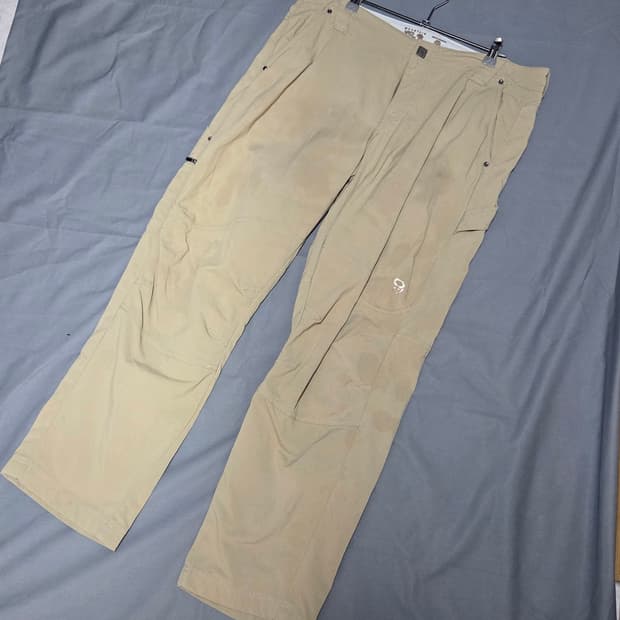 (얼룩x)마운틴하드웨어 카고 바지 베이지