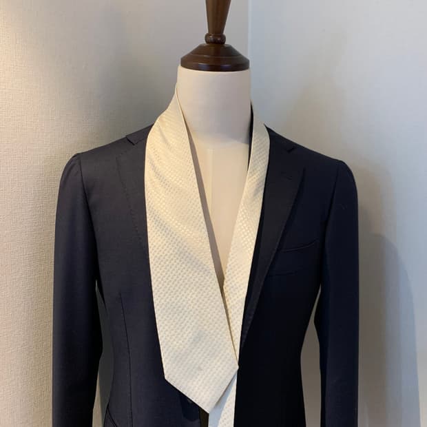 버버리(BURBERRY) 명품넥타이 화이트 100실크 결혼식넥타이 A+