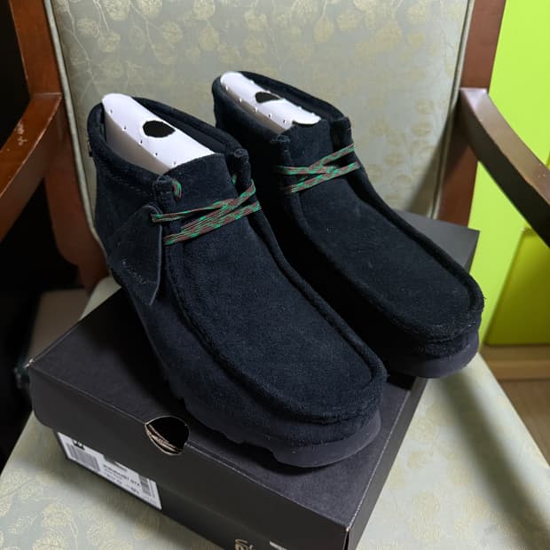 클락스 왈라비 부츠 고어텍스 스웨이드 블랙