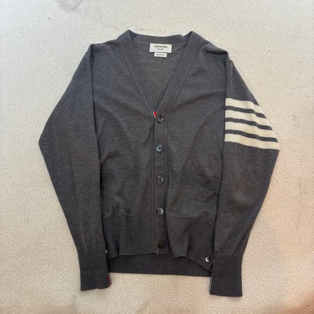 100 톰브라운 22FW 사선 울 가디건