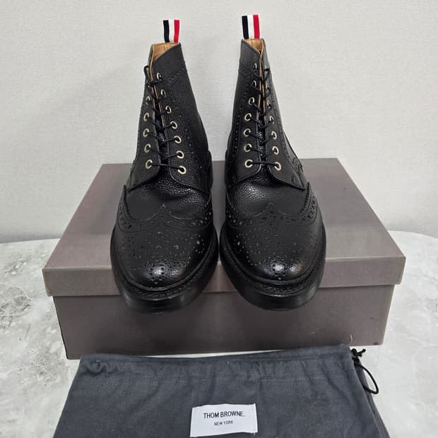 톰브라운 페블 레더 윙팁 부츠 8.5사이즈 판매