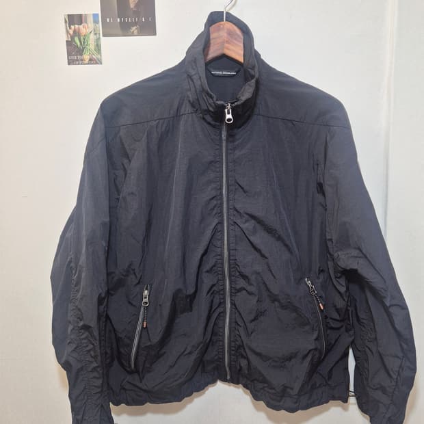 내셔널지오그래픽  블랙 바람막이  xs
사이즈 