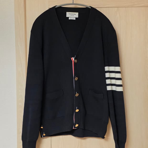 [5] 25FW 톰브라운 밀라노스티치 금장 가디건 풀구성