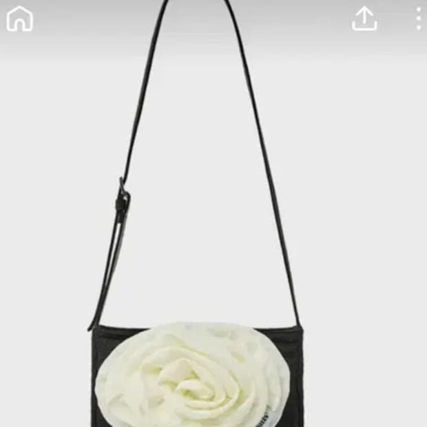 emis 코사지 플랫백 블랙