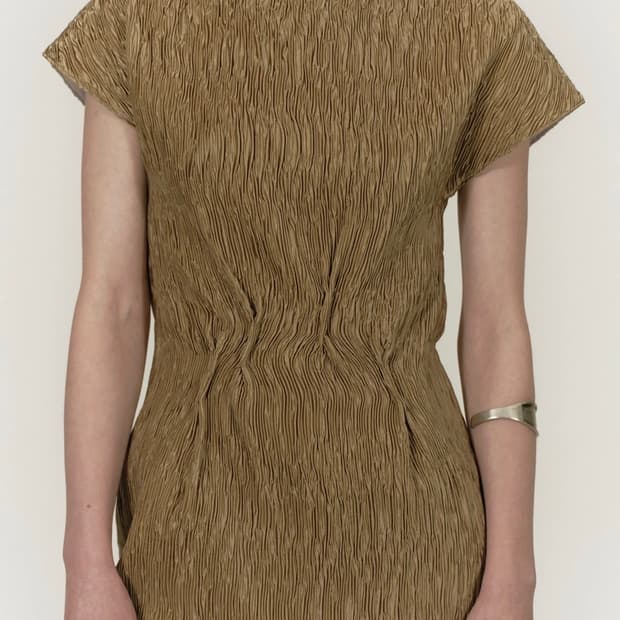 솔티페블 새틴 골드 미니드레스 골드