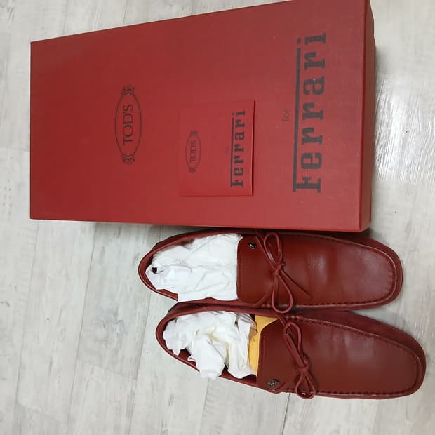 토즈 × 페라리 콜라보