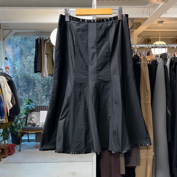 센소유니코 nero 패널 플레어 스커트 