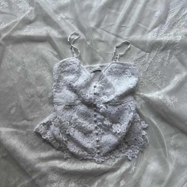 모리걸 플로럴 레이스 슬리브리스