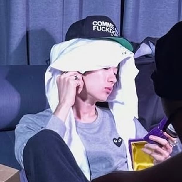 꼼데퍽다운 스냅백 NOWIMYOUNG