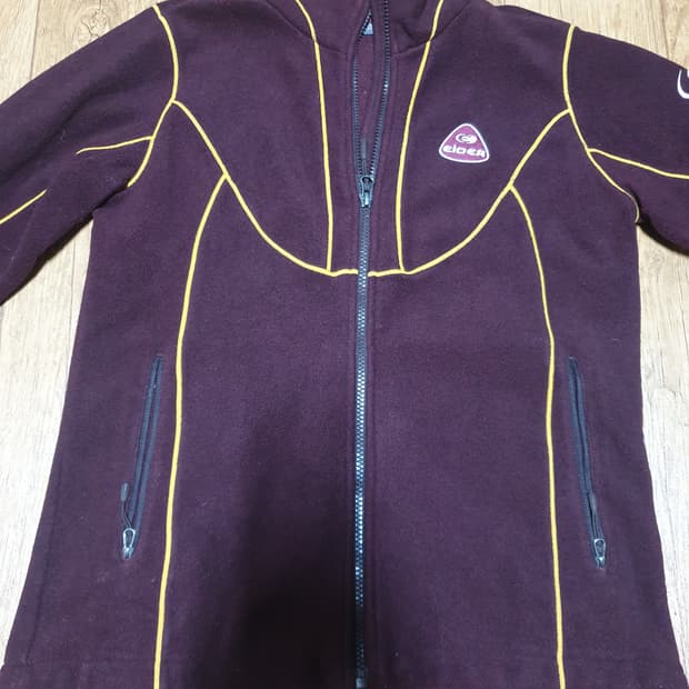 1033 아이더 후리스 집업 95 사이즈입니다