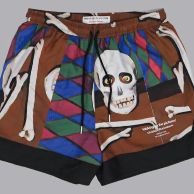 [L]더뮤지엄비지터 TMV UNC ARTWORK SHORTS 브라운