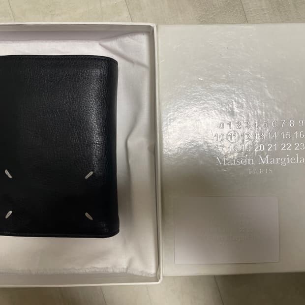 메종 마르지엘라 레드 블랙 중지갑