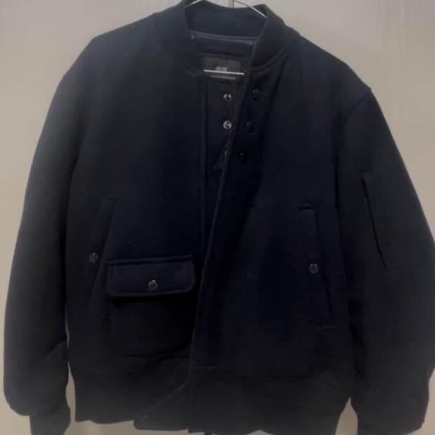 유니클로 엔지니어드가먼츠 퍼프 테크 블루종 자켓 네이비