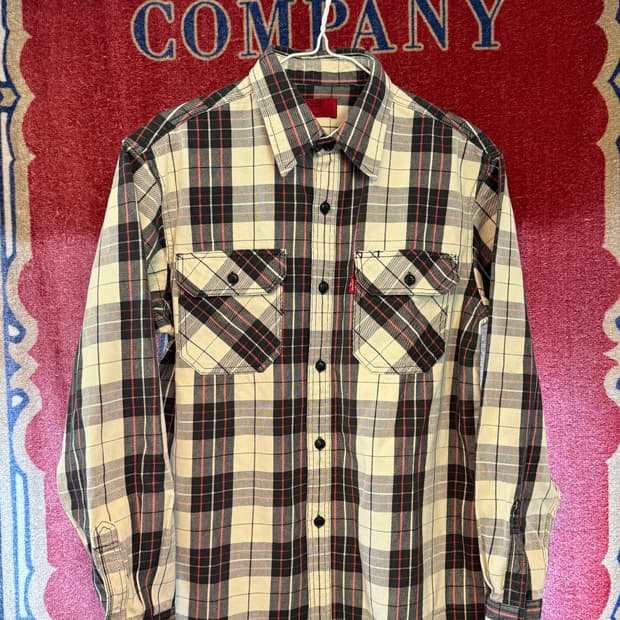 Levi's red tap  shirtsM