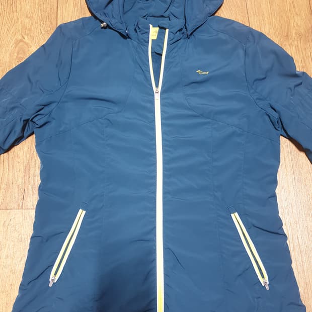 1025 루이까스텔 골프 바람막이 95 사이즈입니다