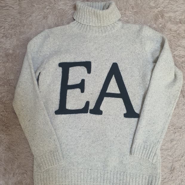 알마니 니트 목티 상태좋고 깨끗해요 사이즈 95