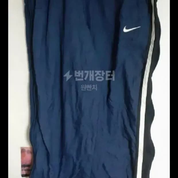 나이키 올드스쿨 트레이닝 하의 곤색34오른쪽 지퍼로 옆트임 할 수 있습
