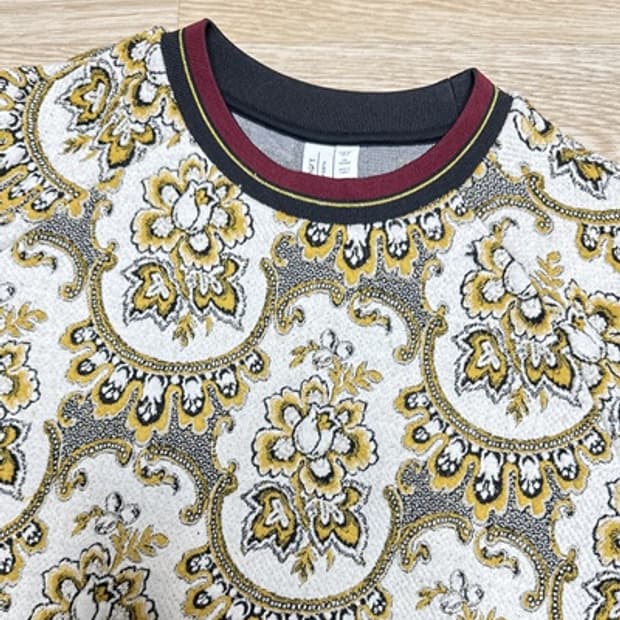 앤아더스토리즈 플로랄 스웨터