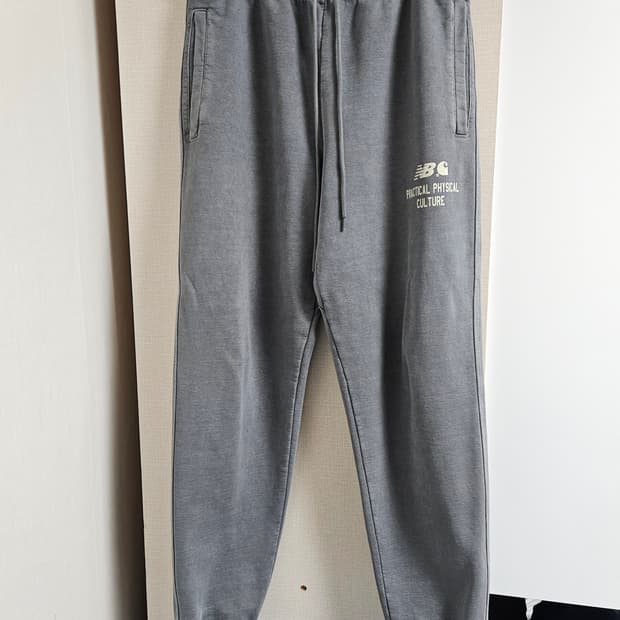 칼하트 wip x 뉴발란스 콜라보 스웻팬츠 M