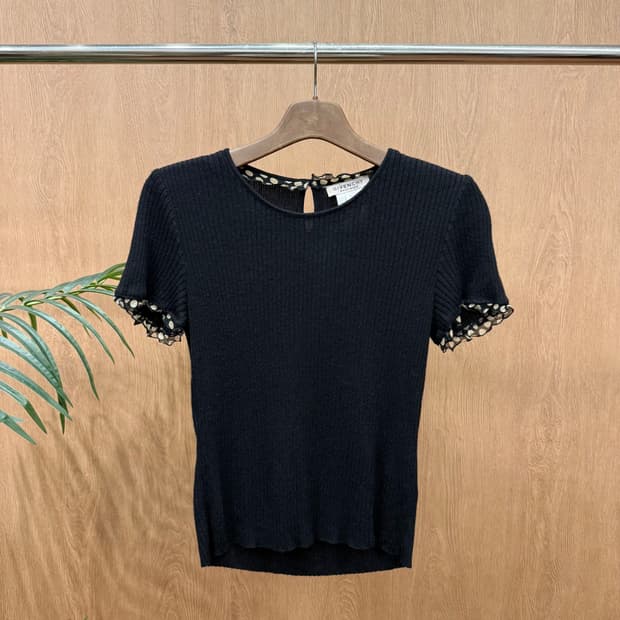 지방시 부티크 리브 니트 반팔 티셔츠 도트 쉬폰 프릴 디테일 블랙
