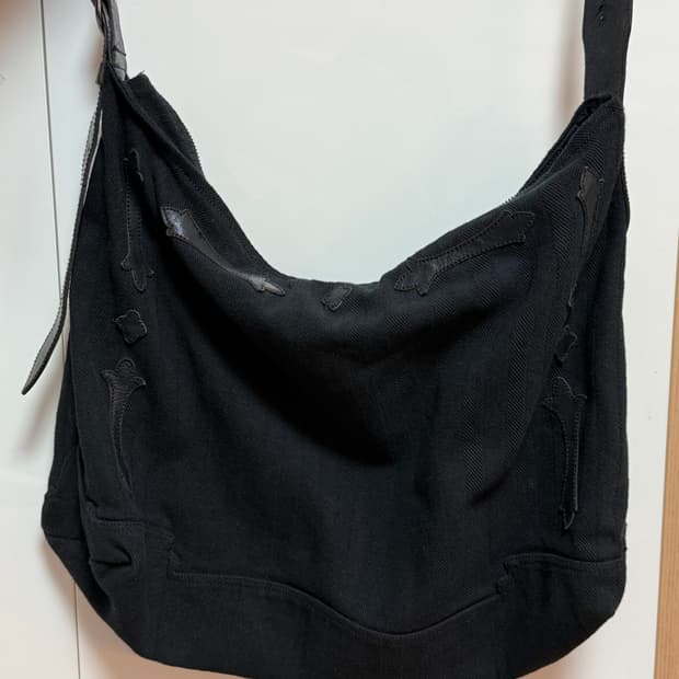 폴리테루 1011 플뢰르 패치드 크로스백