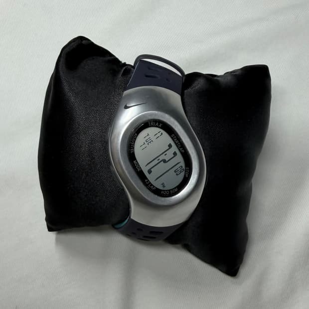 나이키 트라이엑스 메탈 스트릿 시계 