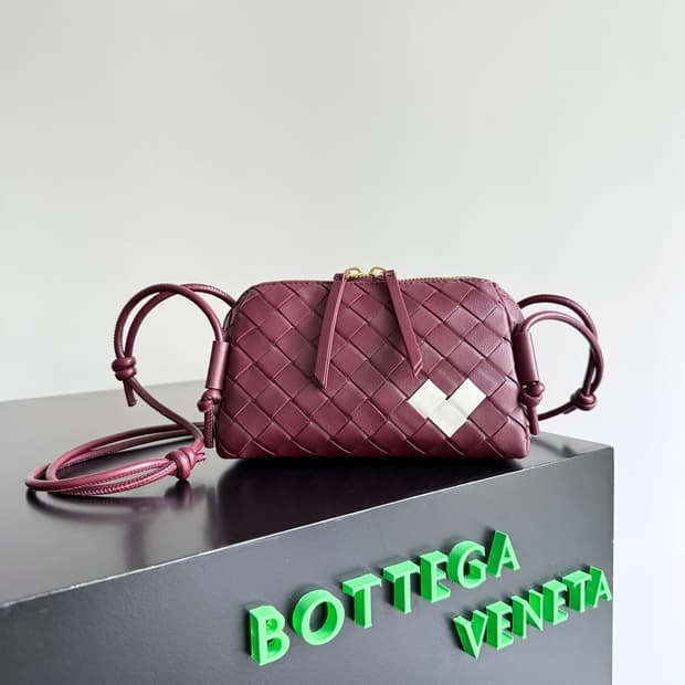 Bottega Veneta보테가베네타 신상 콘서트 파우치백 미니 클러치백