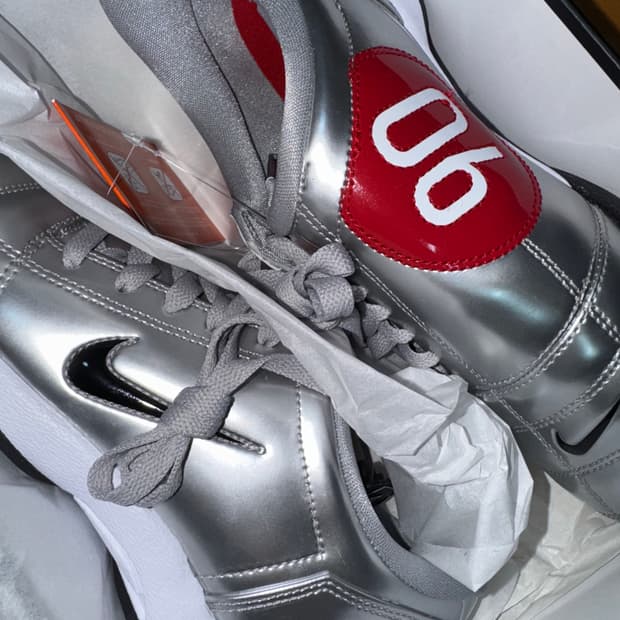 나이키 토탈 90 메탈릭 실버 255