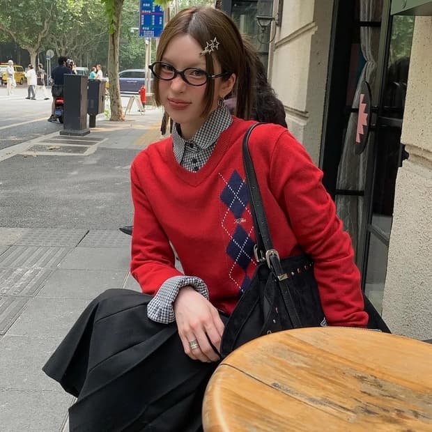 기준  argyle v-neck knit