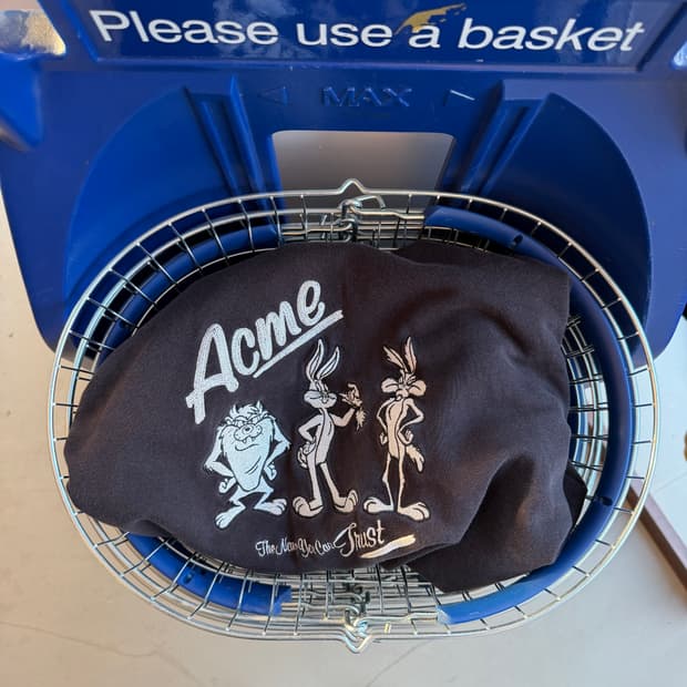 루니툰즈 ACME 스웻셔츠