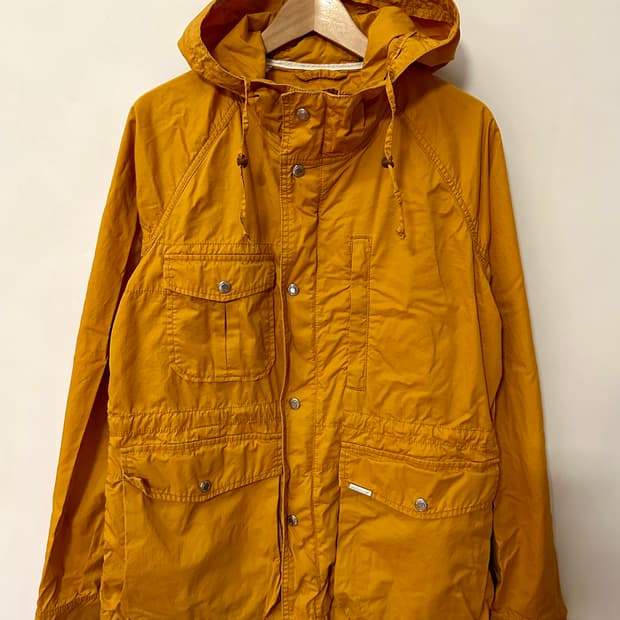 울리치 옐로우 색상의 후드 자켓 M