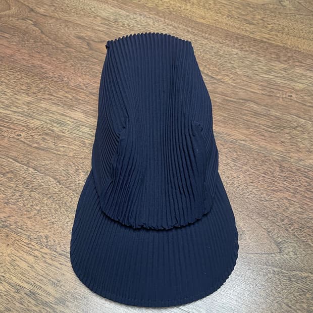 이세이 미야케 플리츠 플리즈 캡 (네이비)