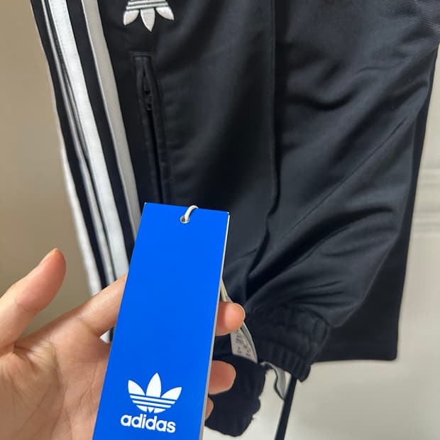 (새상품)아디다스 트랙팬츠 IT7404