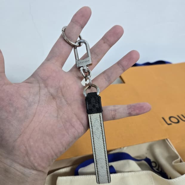 [보증서 A급]루이비통 드라곤느 키링