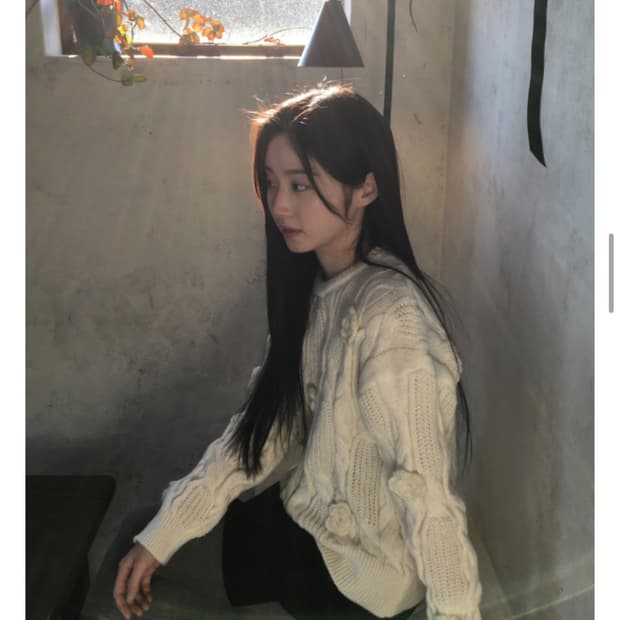 데이빈 세르쥬 코사지 울 케이블 플라워 니트